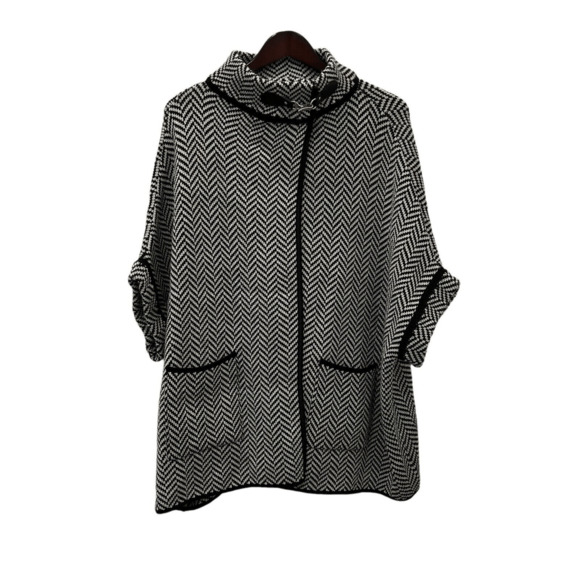 Steve Madden Sweaters - Steve Madden Wo Sweater Riding Cape Black White Chevron Design One Size